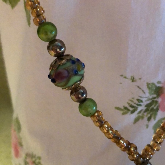 Green & Gold beaded necklace - Picture 5 of 6